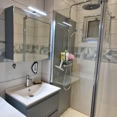 Apartment Renove Avec Terrasse, Climatisation Et Garage - 4 Couchages - - Fr-1-251-734